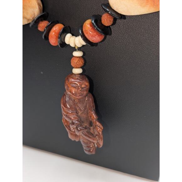 Vintage Apple Sponge Coral Heart Bead Netsuke Man Beating Drum Pendant Necklace - Picture 9 of 14